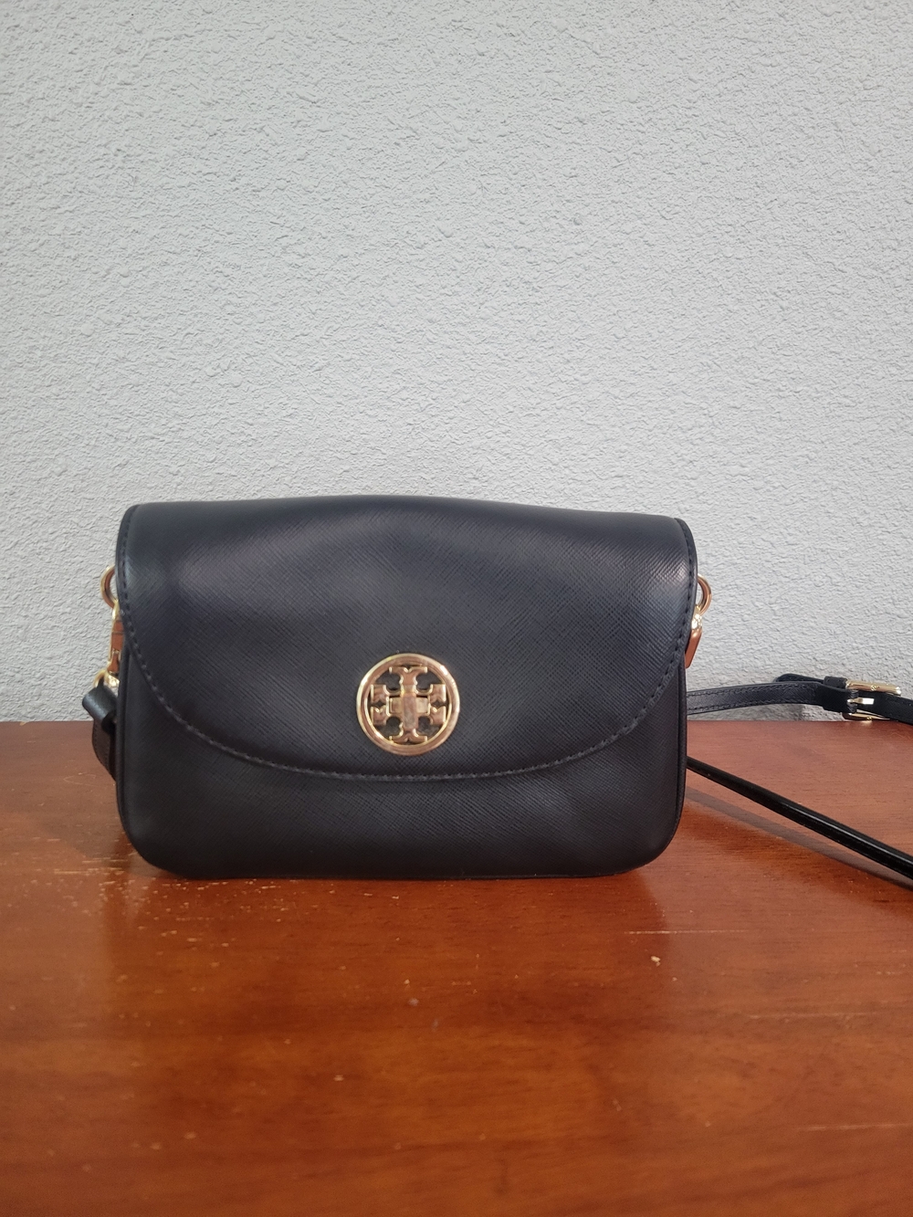 Tory Burch Robinson Crossbody Bag with Gold Logo
